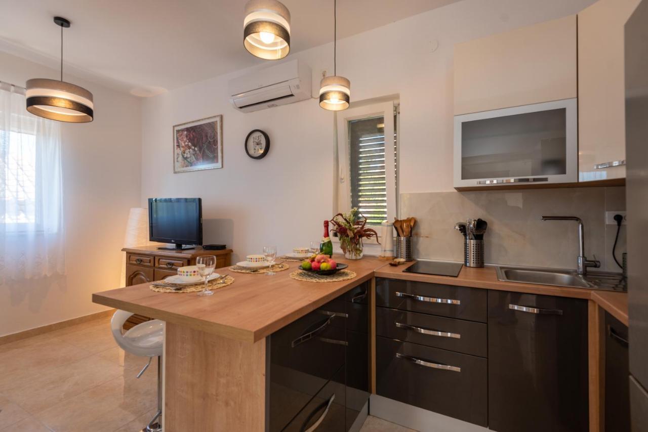 Apartman Tribunj Tribalj Exterior foto