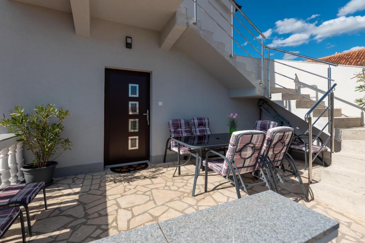 Apartman Tribunj Tribalj Exterior foto