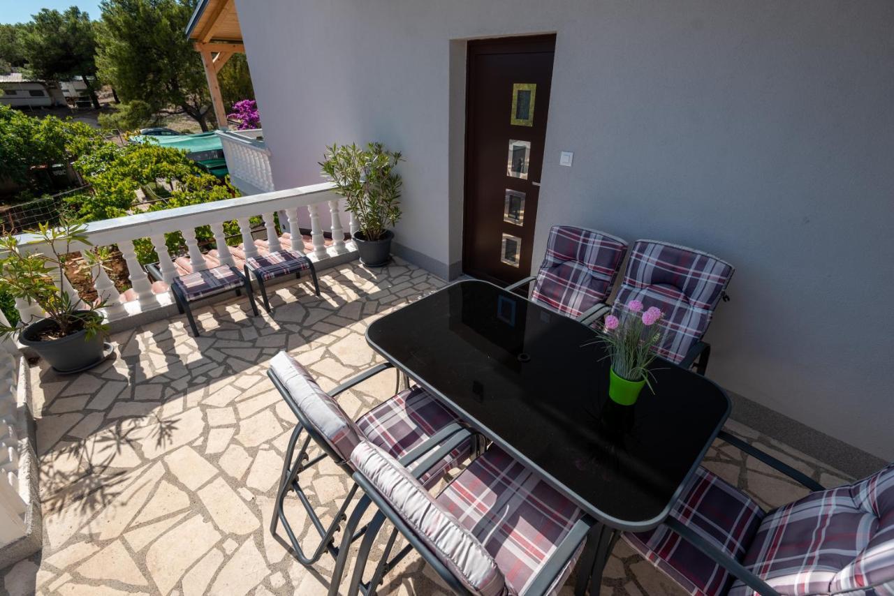 Apartman Tribunj Tribalj Exterior foto